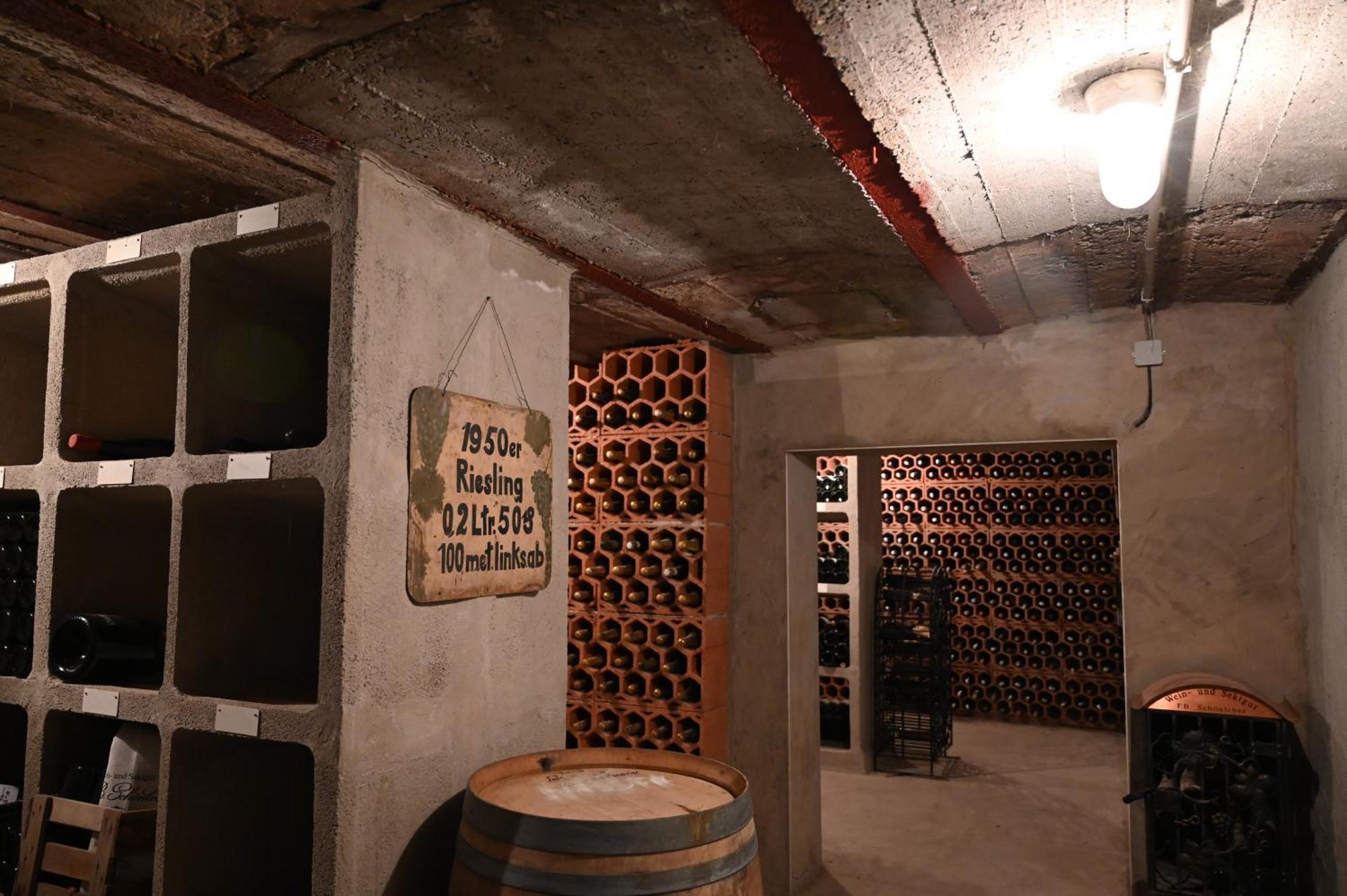 Wein- Und Sekthaus F.B.Schoenleber 厄斯特里希·温克尔 外观 照片